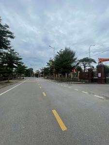 Chính Chủ bán 140m đất Thị Trấn Văn Giang, Hưng Yên. MT quyền lực 8.3m. Ô tô tránh vào nhà. Chỉ 5.8 tỷ